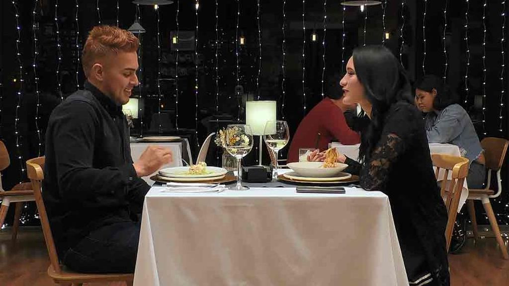 Zulai y Jorge durante su cita en 'First Dates'