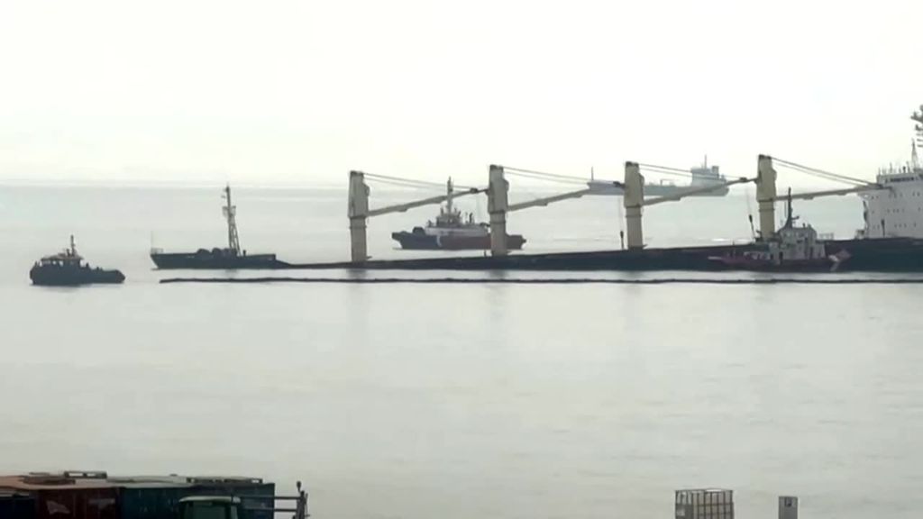 Gibraltar comenzará hoy a sacar las 400 toneladas de fuel del buque accidentado frente a la costa