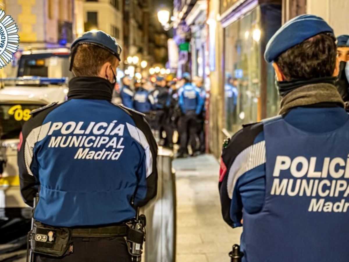 Sede Legibilidad Oxidado La Policía Local de Madrid lucirá las banderas de España y la Comunidad -  NIUS