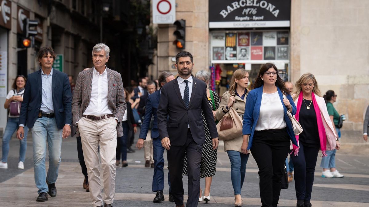 El conseller de Salud, Josep Maria Argimon (2i); el vicepresidente de la Generalitat y conseller de Políticas Digitales y Territorio, Jordi Puigneró (c), y la consellera Gemma Geis (2d), a su llegada a una reunión extraordinaria del Govern, a 28 de septie El conseller de Salud, Josep Maria Argimon (2i); el vicepresidente de la Generalitat y conseller de Políticas Digitales y Territorio, Jordi Puigneró (c), y la consellera Gemma Geis (2d), a su llegada a una reunión extraordinaria del Govern, a 28 de septie