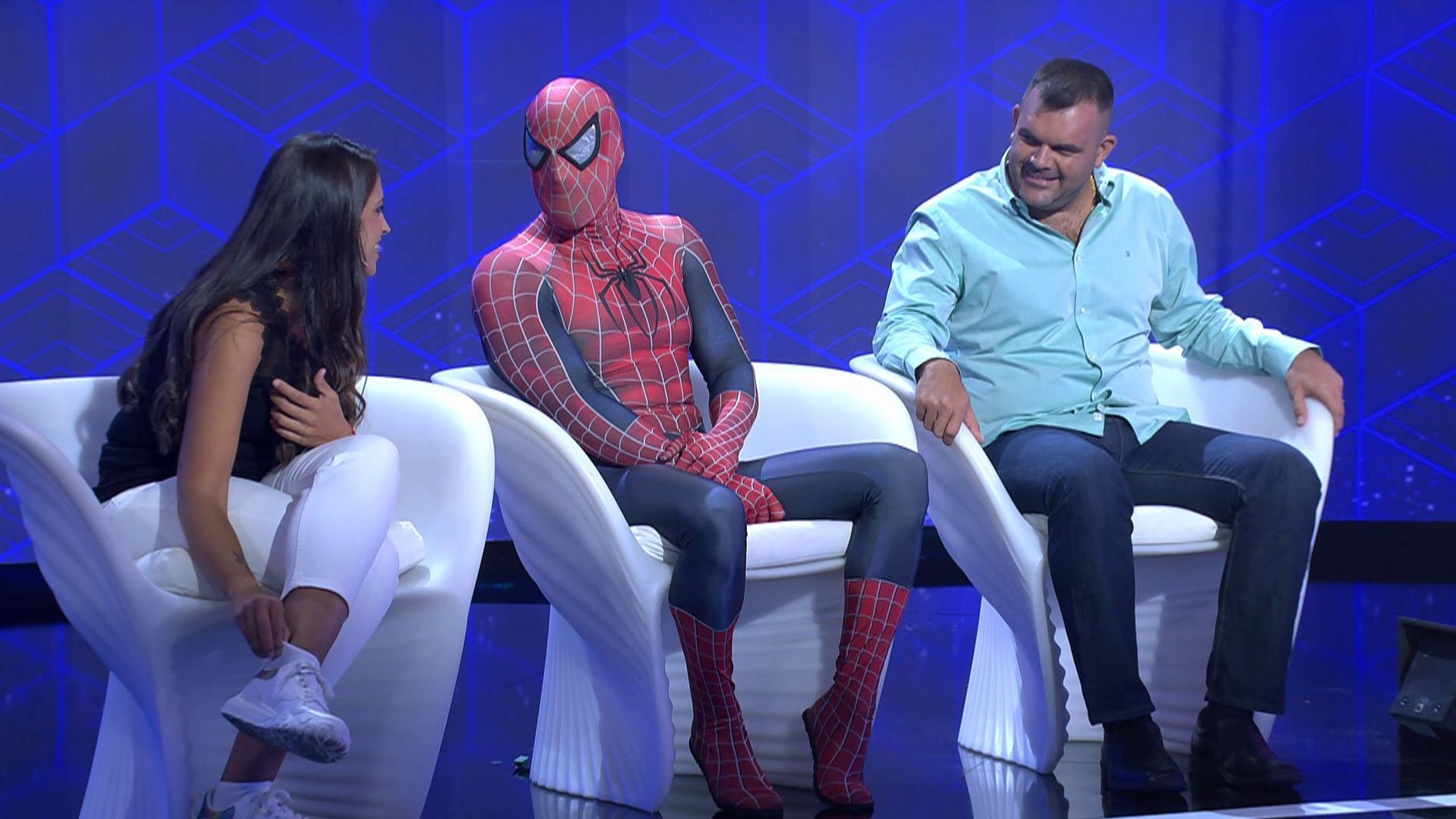 Déjate querer - Edu, el Spiderman que hace felices a los niños enfermos,  hace llorar a todo el público con un emotivo encuentro - Telecinco