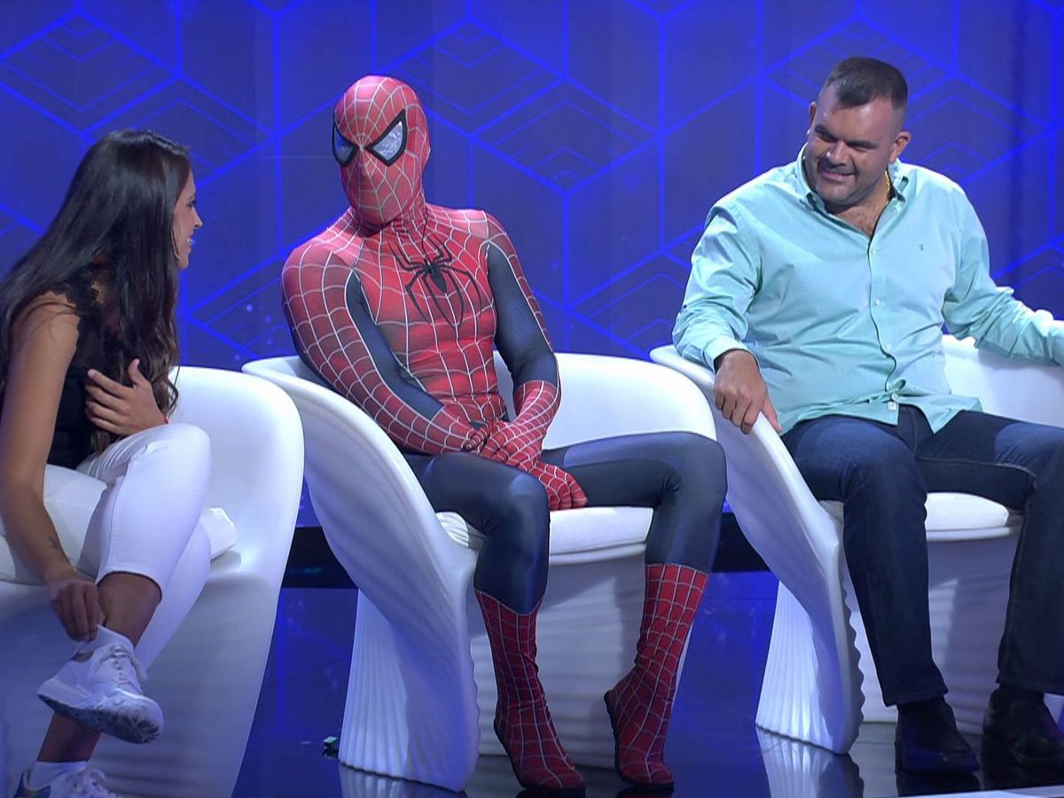 Déjate querer - Edu, el Spiderman que hace felices a los niños enfermos,  hace llorar a todo el público con un emotivo encuentro - Telecinco