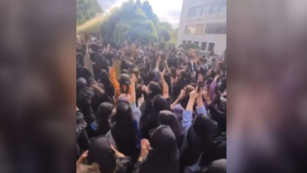 Aumentan a 92 los muertos en la revuelta del velo en Irán, según una ONG