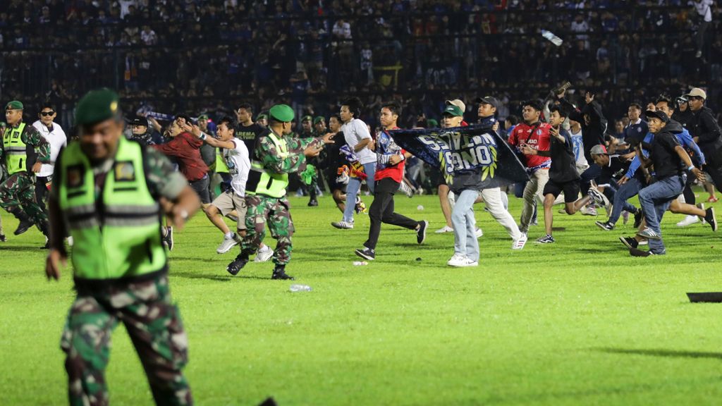 Tragedia en Indonesia: 125 personas fallecidas por los disturbios durante un partido de fútbol