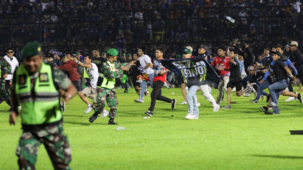 Tragedia en un campo de fútbol de Indonesia: 125 muertos, entre ellos 17 niños, por los disturbios