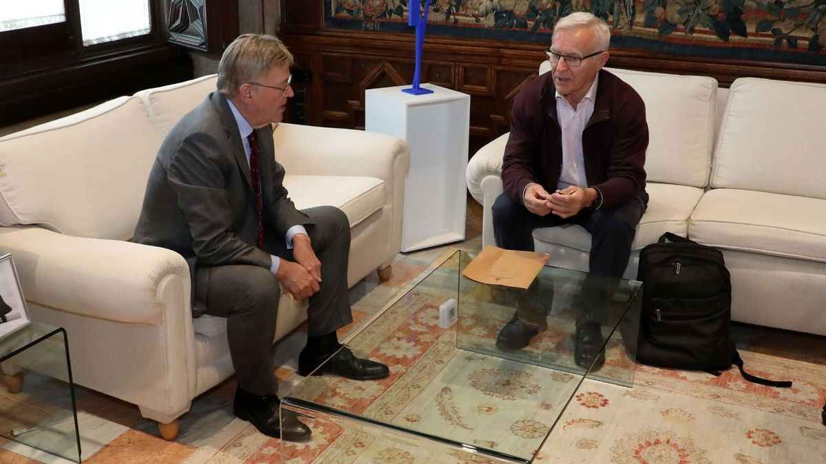Ayuntamiento y Generalitat acuerdan gestionar conjuntamente la Marina de Valencia mediante una entidad pública Ayuntamiento y Generalitat acuerdan gestionar conjuntamente la Marina de Valencia mediante una entidad pública