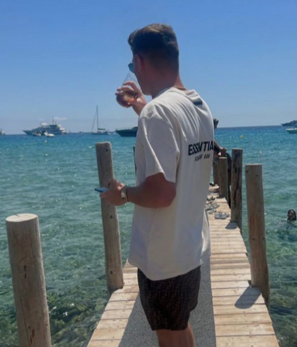 Lee Byrne de vacaciones en Ibiza con Lilly Gerrard
