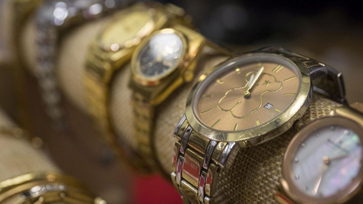 Madrid subasta más de 2.000 objetos perdidos: un Rolex valorado en 1.500 euros