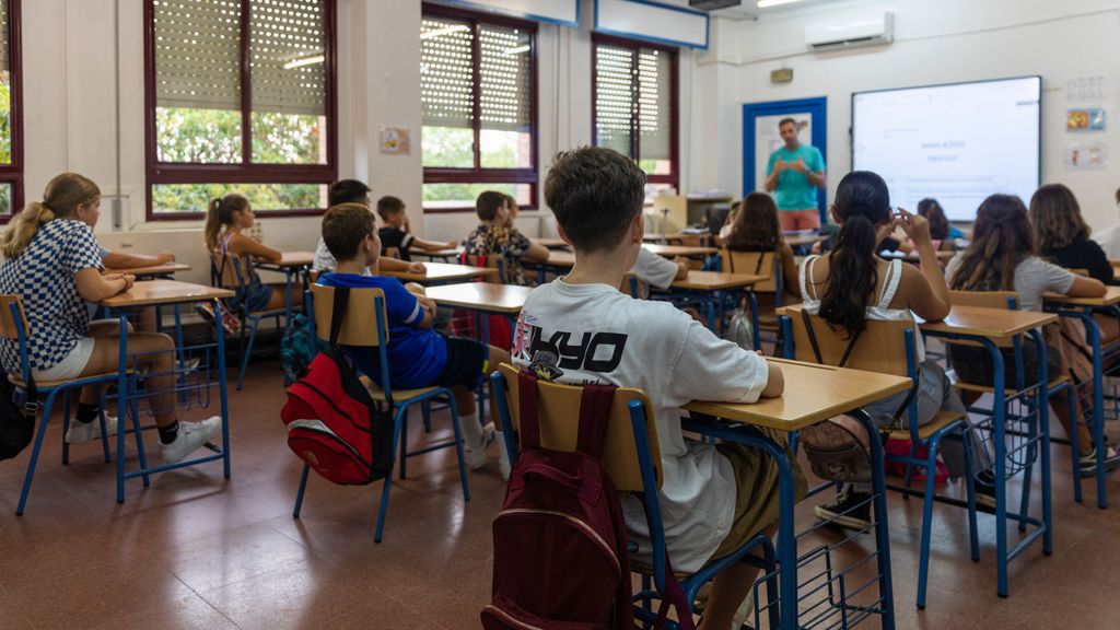 Uno de cada tres alumnos que repite en España alcanza el nivel de competencia básico de PISA en lectura, matemáticas y ciencias