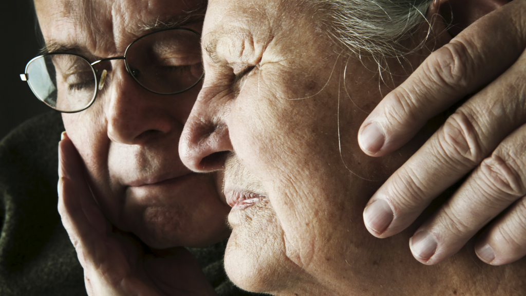 El doble duelo de los familiares de pacientes con alzhéimer