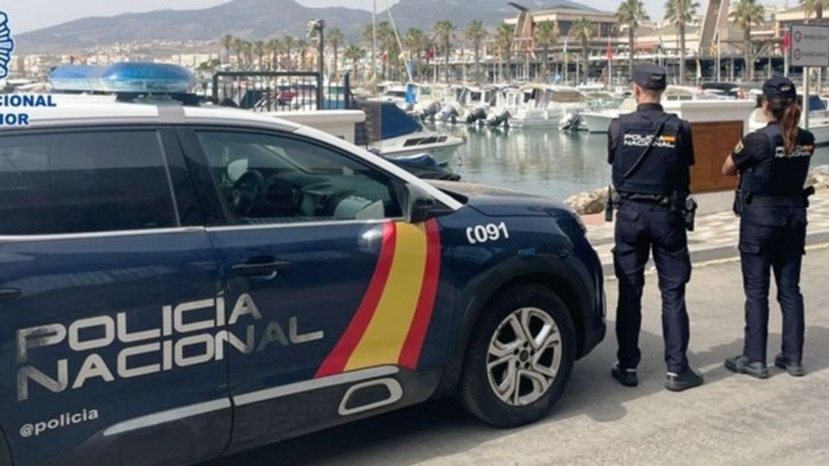 EuropaPress 4556796 dos agentes policia nacional puerto melilla EuropaPress 4556796 dos agentes policia nacional puerto melilla