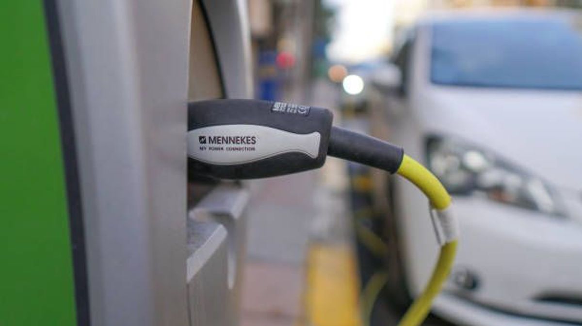 Una de las ventajas del coche eléctrico es su escaso impacto medioambiental Una de las ventajas del coche eléctrico es su escaso impacto medioambiental
