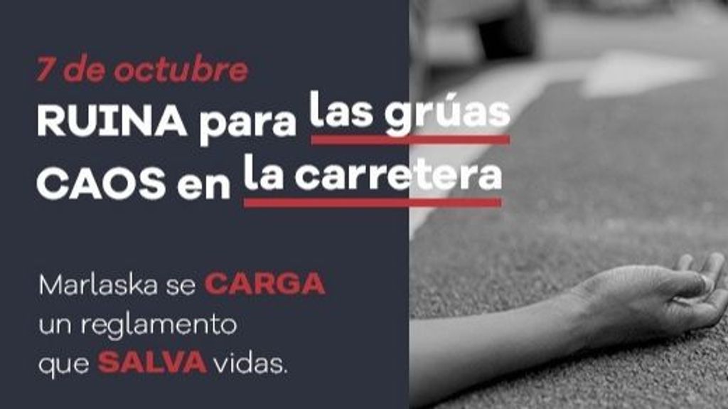 Cartel que anuncia la marcha lenta
