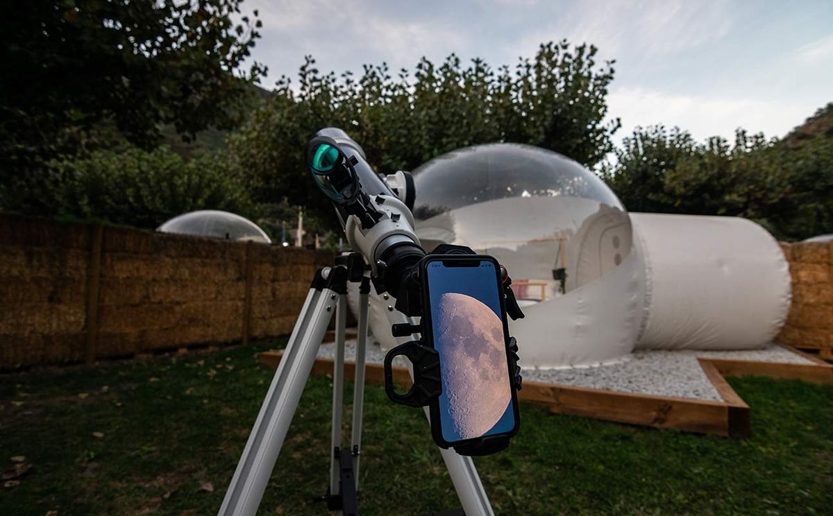Cinco hoteles burbuja en España para ver la Luna del Cazador este fin de semana