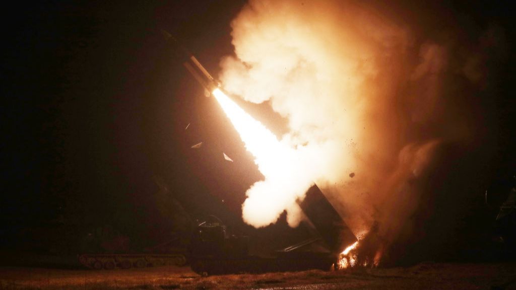 EEUU y Corea del Sur responden a Kim Jong-un lanzando varios misiles al mar y uno se estrella en una base militar