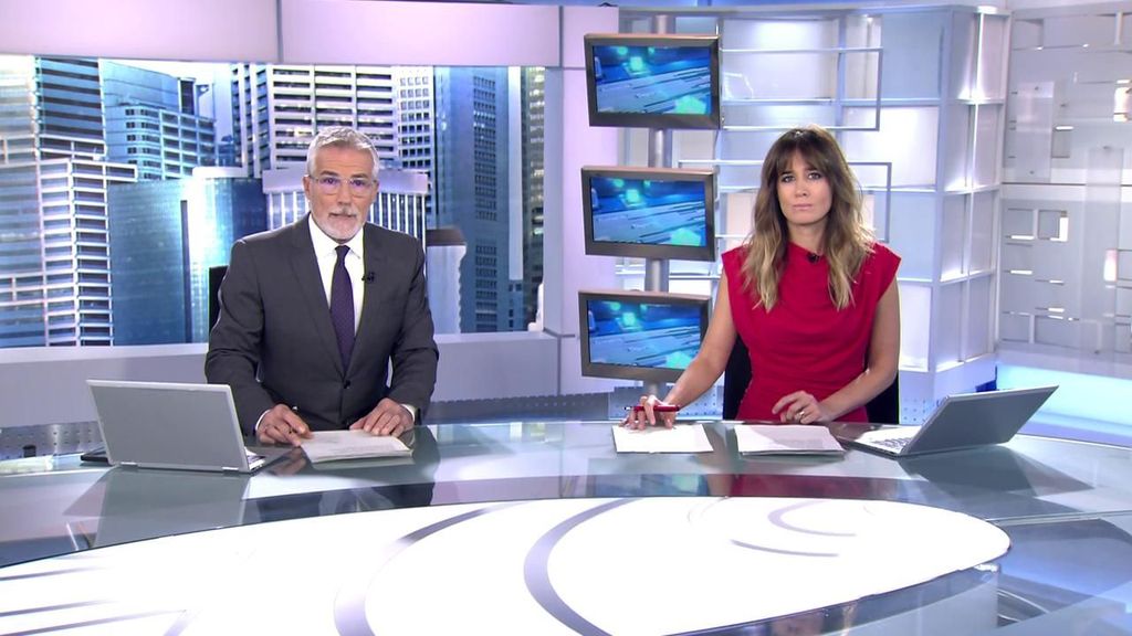 Con David Cantero e Isabel Jiménez Informativos Telecinco 2022 Mediodía 05/10/2022