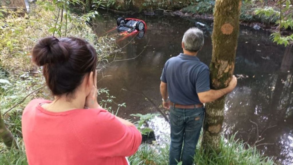 Muere una joven al caer a un río con el coche en Cotobade: su pareja, que conducía sin carnet, está detenida