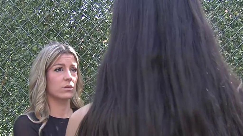 Las chicas del colegio mayor Santa Mónica defienden los cánticos machistas y Terradillos estalla