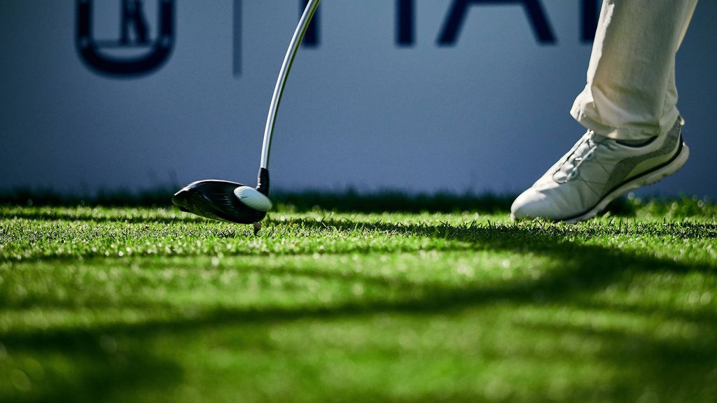 Activistas climáticos tapan tres hoyos del campo de golf del Open de España: denuncian el desorbitado gasto de agua