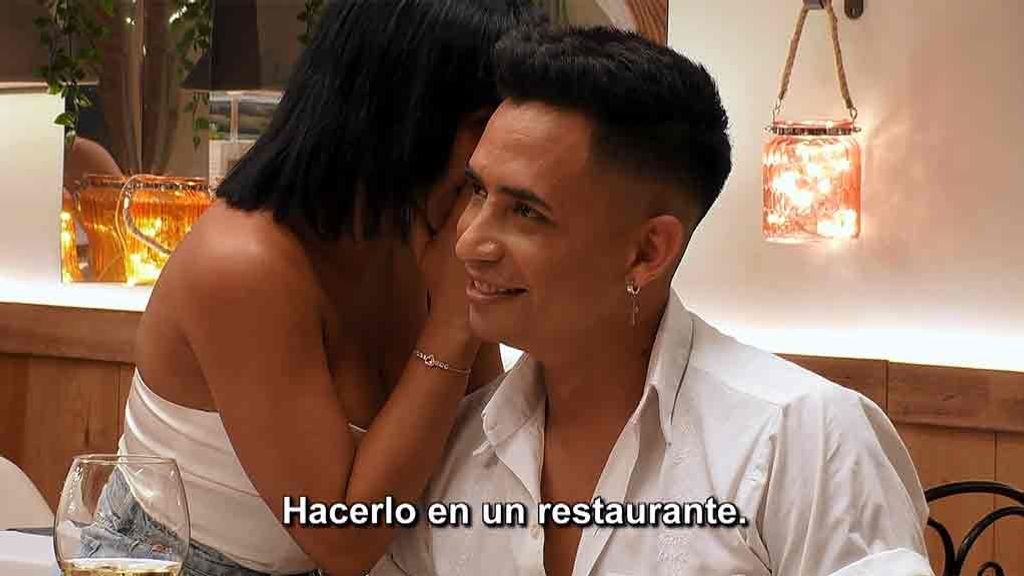 Alejandra y Nando durante su cita en 'First Dates'