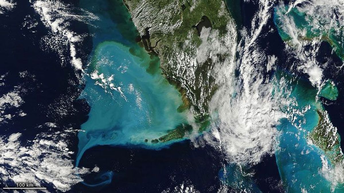 El agua cambia de color frente a Florida tras el paso del huracán Ian