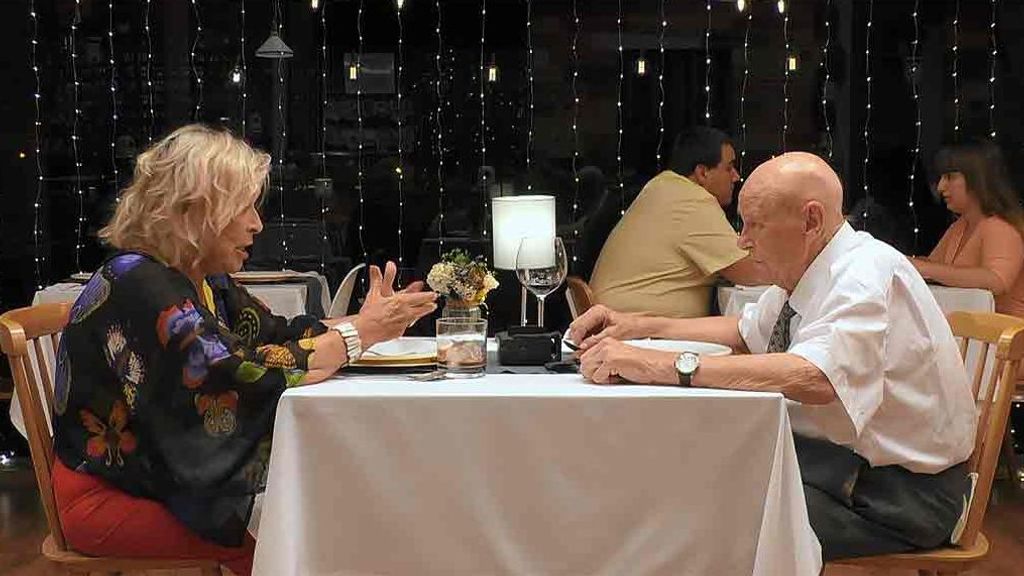 Felipe y Lara durante su cita en 'First Dates'