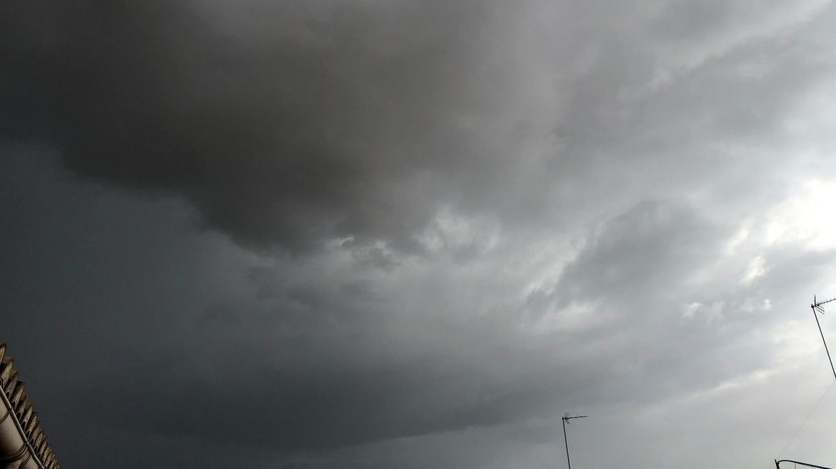 Nube negra en Granada Nube negra en Granada