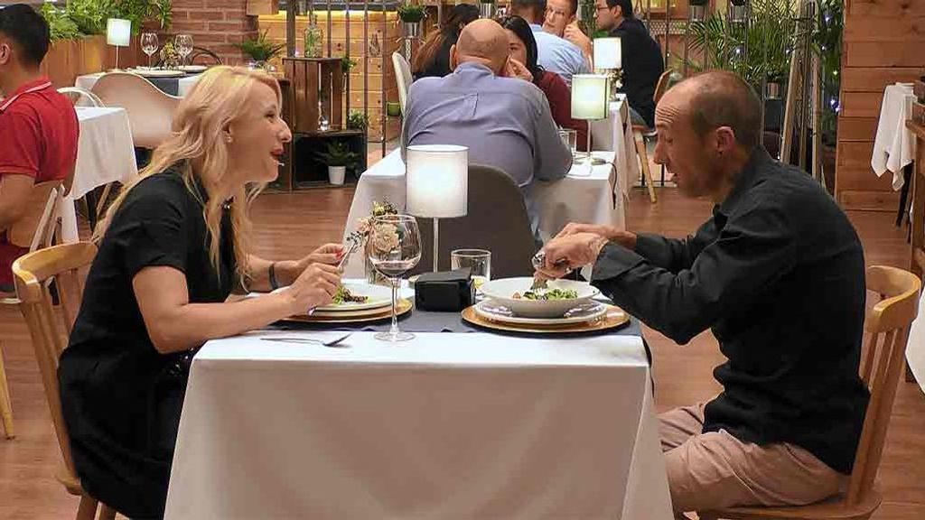 Pilar y Eloy durante su cita en 'First Dates'