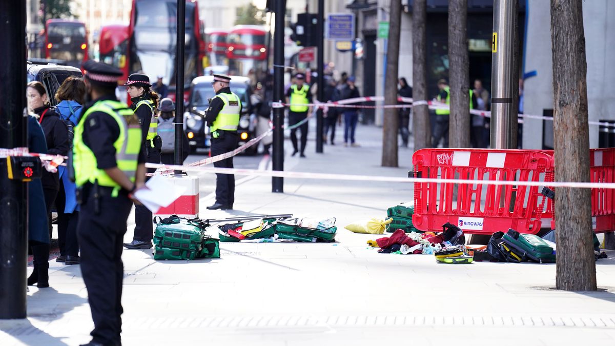 Tres hombres resultan apuñalados al intentar evitar un robo en el centro de Londres