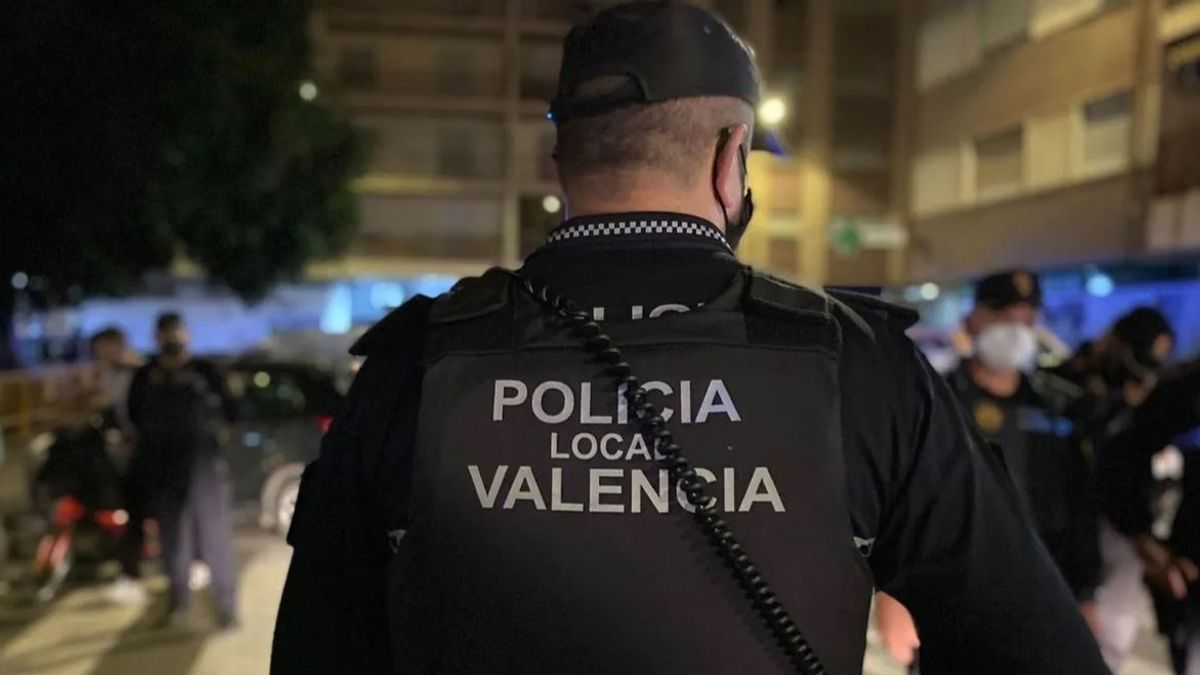 Valencia publica las bases para proveer cerca de 100 plazas de Policía Local y sargento de Bomberos