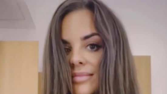 Alexia Rivas se quita las extensiones para enseñar su pelo al natural