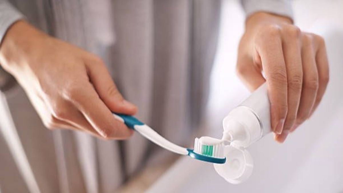 Del mismo modo que es importante una buena técnica también lo es saber cuál es el mejor momento para cepillarse los dientes Del mismo modo que es importante una buena técnica también lo es saber cuál es el mejor momento para cepillarse los dientes