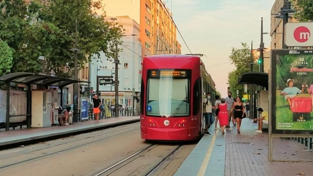 El colapso obliga a FGV a suspender hasta el martes la cita previa para el bono gratuito de transporte valenciano El colapso obliga a FGV a suspender hasta el martes la cita previa para el bono gratuito de transporte valenciano