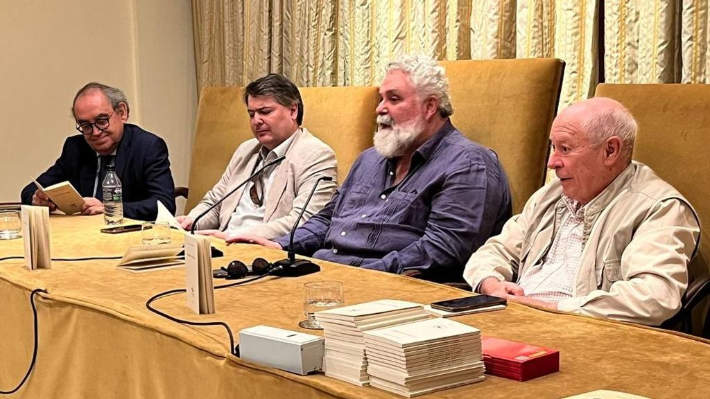 Miguel Polaino, Jesús García Calderón y Antonio Carvajal en la presentación de 'Condición de refugio'