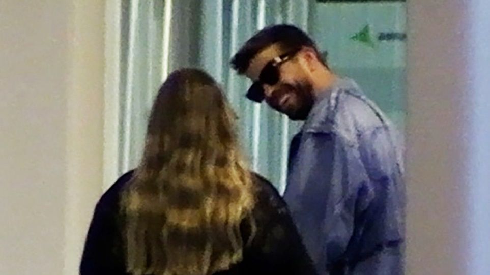 Piqué y Clara Chía al volver de París