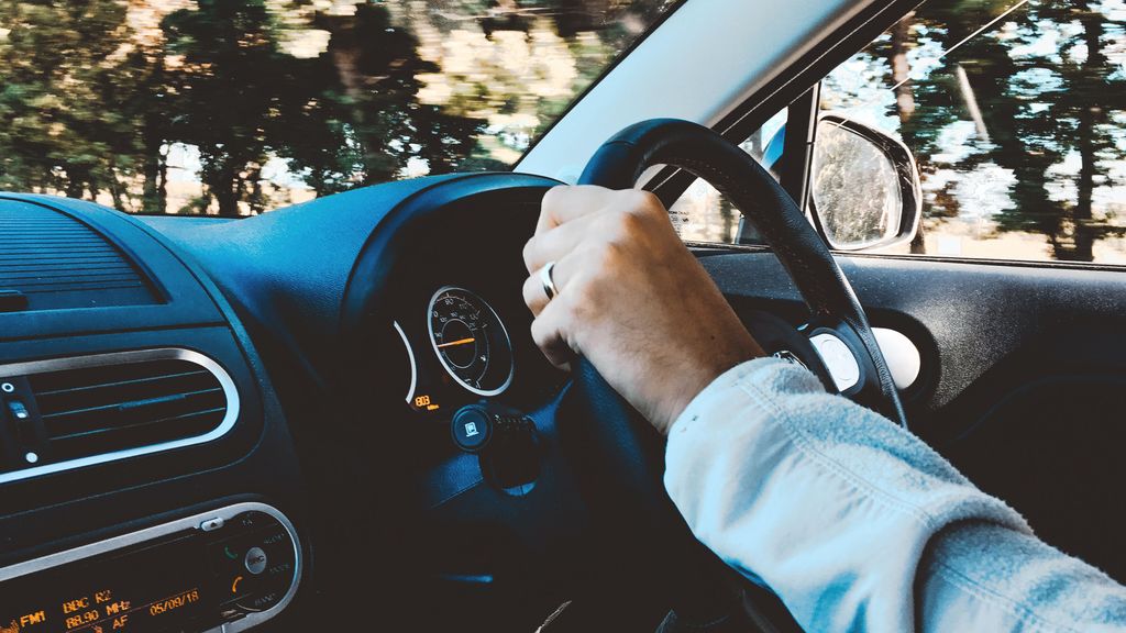 Qué aplicación detecta los malos hábitos al volante y frena las infracciones