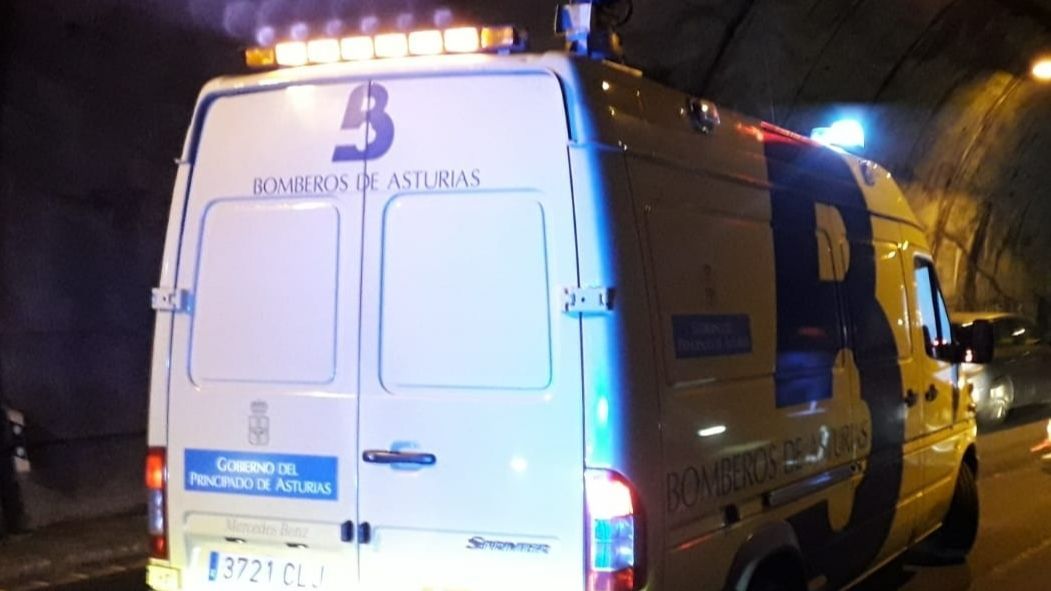 Una carrera ilegal de coches en Oviedo deja un herido muy grave y un detenido