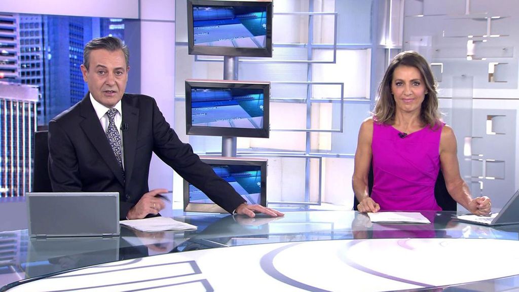 Con José Ribagorda y Ángeles Blanco Informativos Telecinco 2022 Noche 09/10/2022