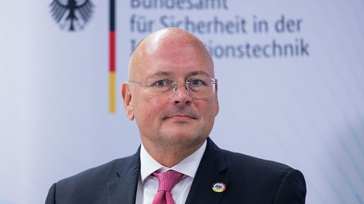 Arne Schönbohm, exjefe de la Oficina de Ciberseguridad de Alemania acusado de ser espía ruso Arne Schönbohm, exjefe de la Oficina de Ciberseguridad de Alemania acusado de ser espía ruso