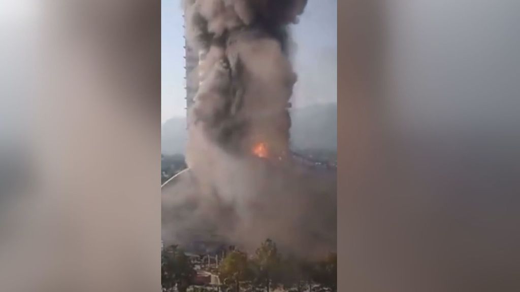 Evacuado un centro comercial de Islamabad por un gran incendio