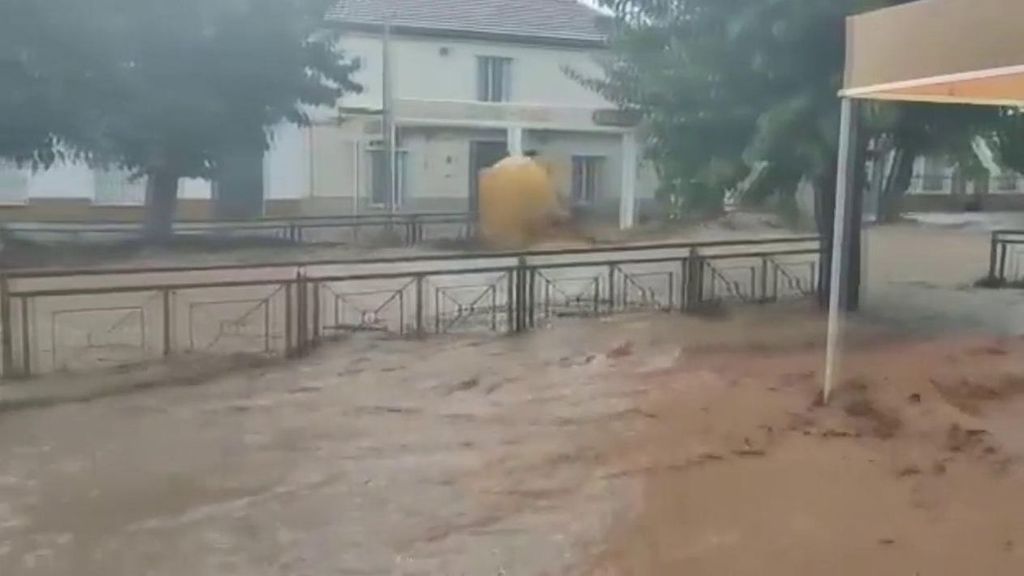 La DANA se cobra las primeras vidas en España: las imágenes de las riadas por las fuertes lluvias