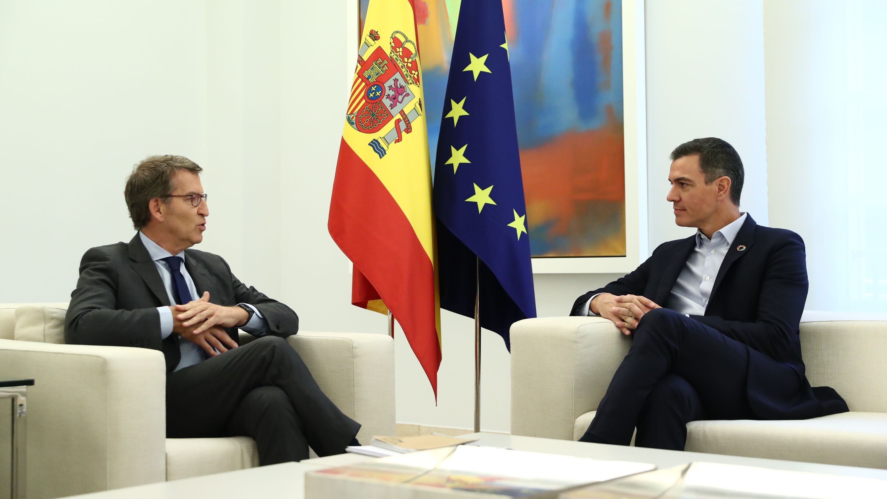 Pedro Sáchez y Alberto Núñez Feijóo en La Moncloa