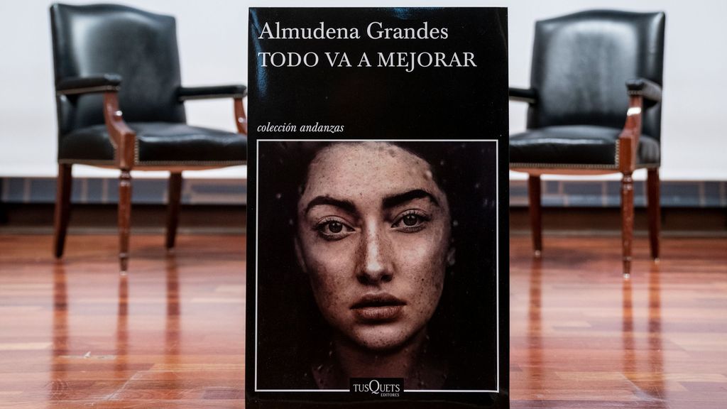 Portada de la novela póstuma de Almudena Grandes, 'Todo va a mejorar' presentada en la Biblioteca Nacional