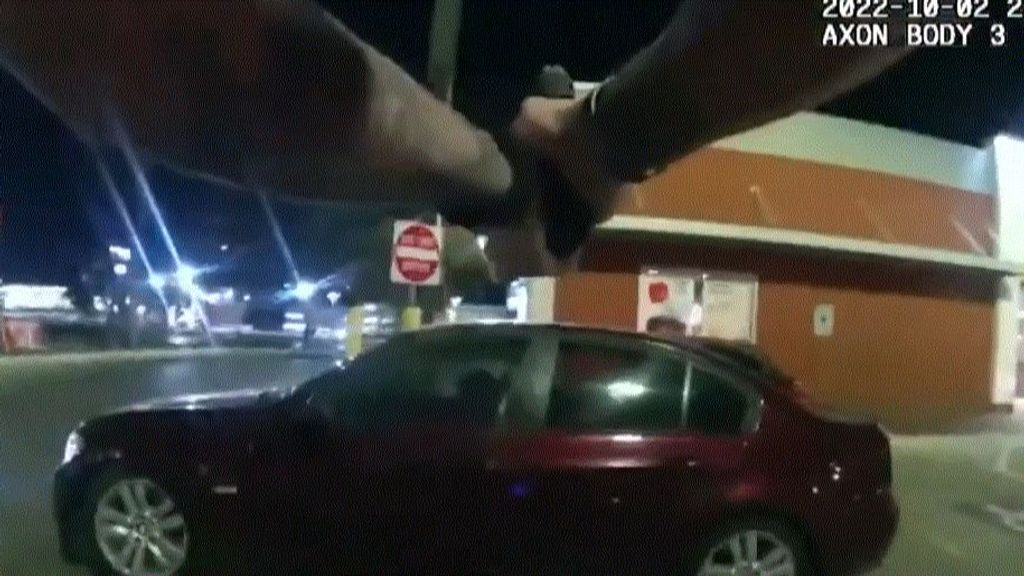 Un policía tirotea a un cliente de un McDonalds en EEUU