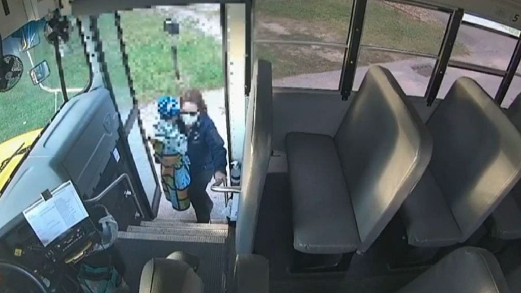 De conductores de autobús a héroes: salvan a un niño unos ladrones se habían llevado al robar un coche