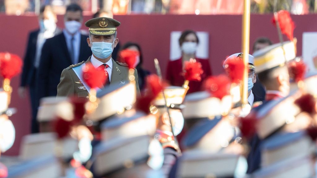 El rey Felipe VI preside el desfile militar del 12-0 de 2022