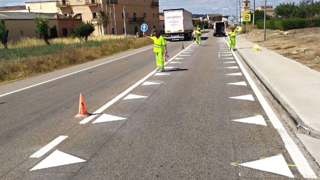 Qué son los 'dientes de dragón' que la DGT está empezando a pintar en las carreteras