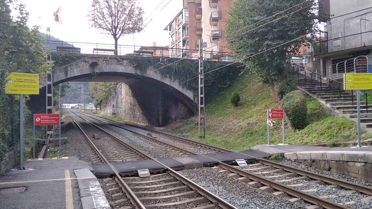 Apeadero de Renfe en Anoeta (Guipúzcoa) Apeadero de Renfe en Anoeta (Guipúzcoa)