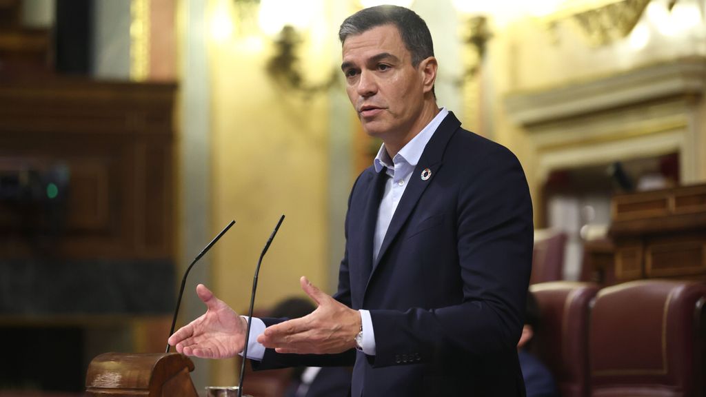 El presidente del Gobierno, Pedro Sánchez, en la tribuna del Congreso