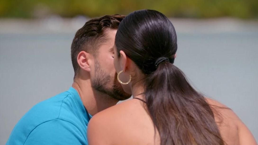 El segundo beso de Mario y Laura